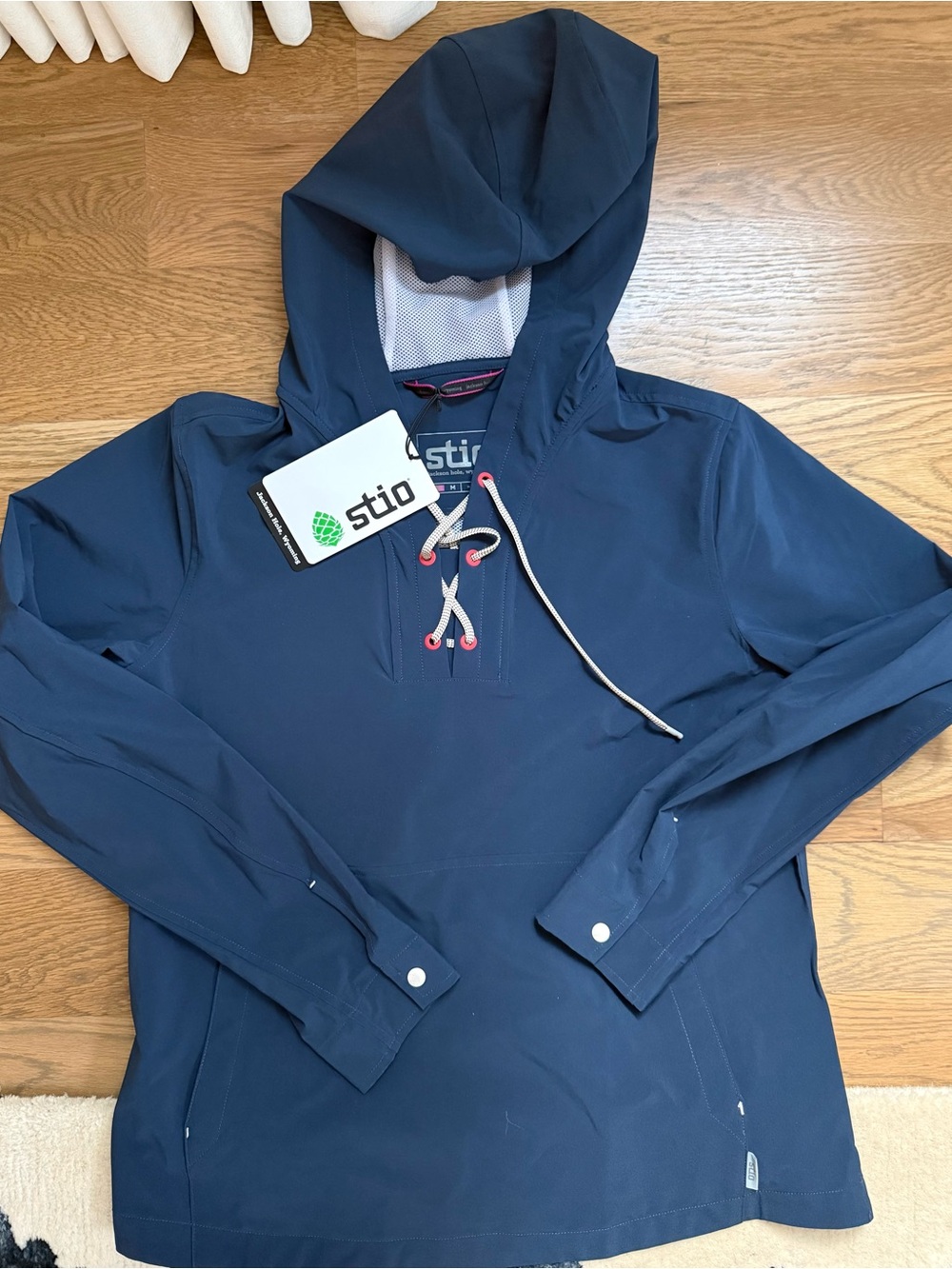 Stio Women’s Lace-Up Pullover. Style CFS Sun Hoodie Anorak. Navy size Medium.